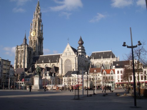 Gedung Kathedral di tengah kota Antwerp
